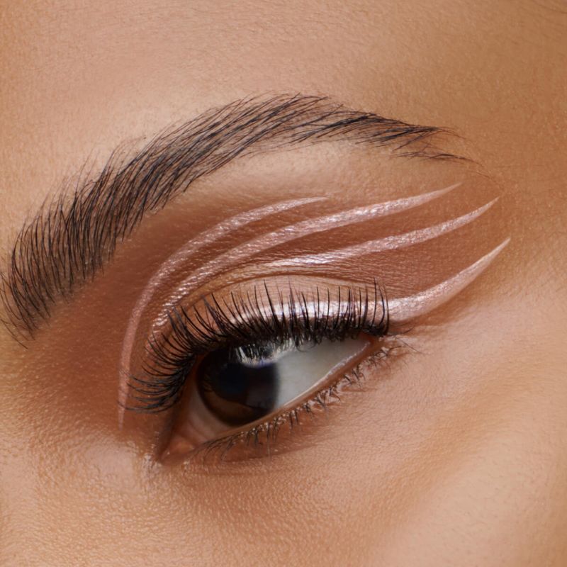 Delineador-de-ojos-liquido-punta-plumon-Eye-PRO-metalico