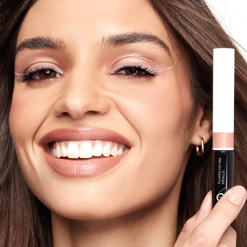Delineador-de-ojos-liquido-punta-plumon-Eye-PRO-metalico