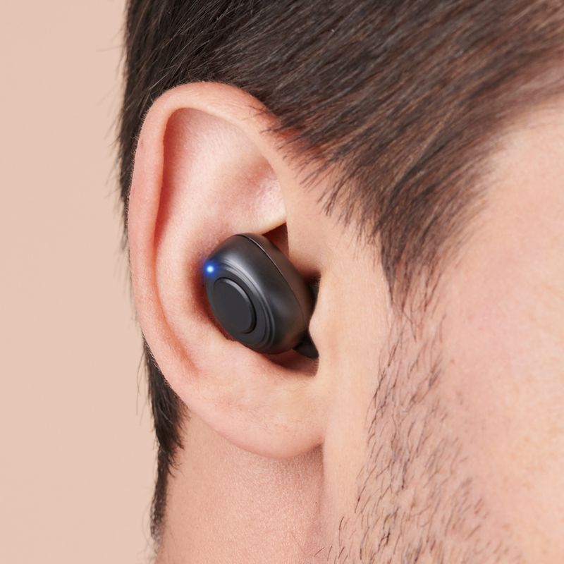 Los-audifonos-inalambricos-son-de-plastico-sirven-por-conexion-bluetooth-y-contestar-llamadas.