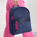 Mochila-para-mujer-en-tela-poliester-color-azul-con-multiples-compartimentos-y-amplia-capacidad.-