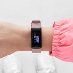 Reloj-para-mujer-smartwatch-con-multiples-funciones-y-control-tactil-para-un-uso-mas-facil.
