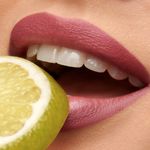 Infini-Lapiz-Labial-Hidratante-Mate-con-Acido-Hialuronico-2-g