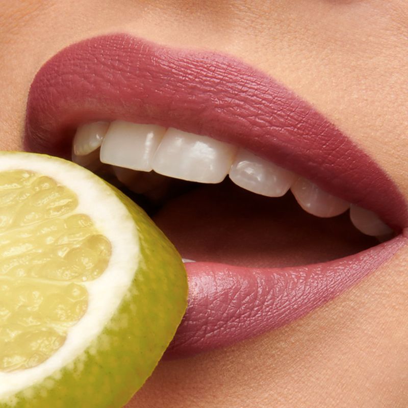 Infini-Lapiz-Labial-Hidratante-Mate-con-Acido-Hialuronico-2-g