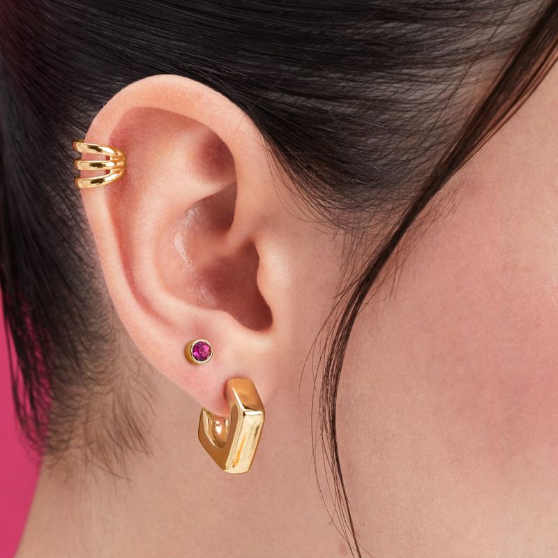 Set-de-aretes-Trend-Glow-con-argollas-earclimber-y-earcuffs-dorados.-¡El-toque-wow-a-tu-look-